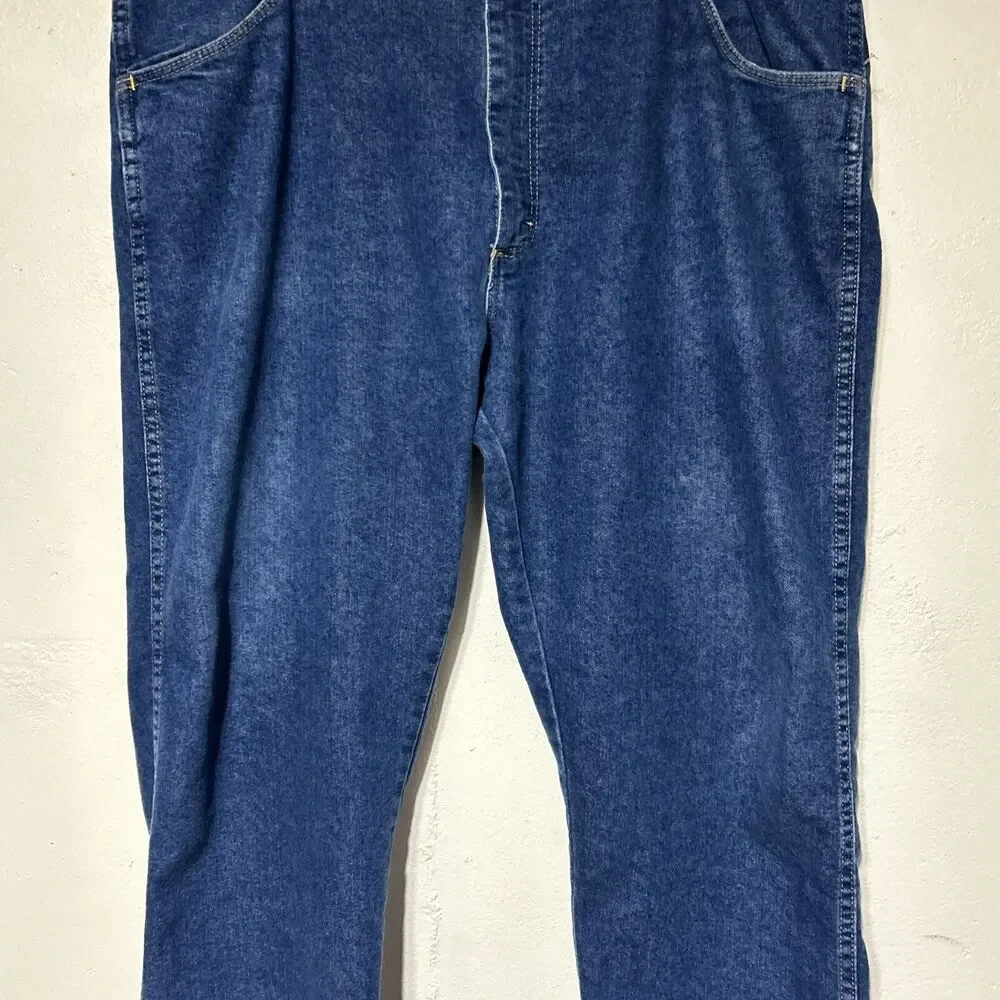 Wrangler Regular Fit Mens Jeans 40x29 Medium Wash Straight Leg Casual Work Pants - Picture 2 of 14
